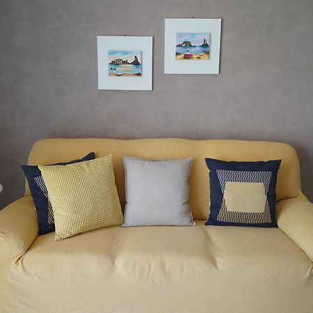 La Magnolia Apartment Aci Trezza Bagian luar foto