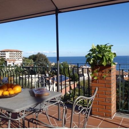 La Magnolia Apartment Aci Trezza Bagian luar foto