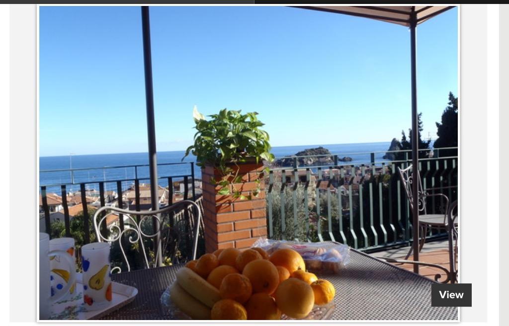 La Magnolia Apartment Aci Trezza Bagian luar foto
