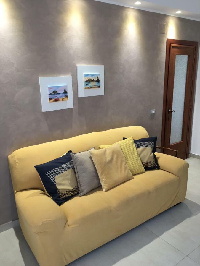 La Magnolia Apartment Aci Trezza Bagian luar foto